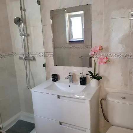Alojamento Batista Apartment *